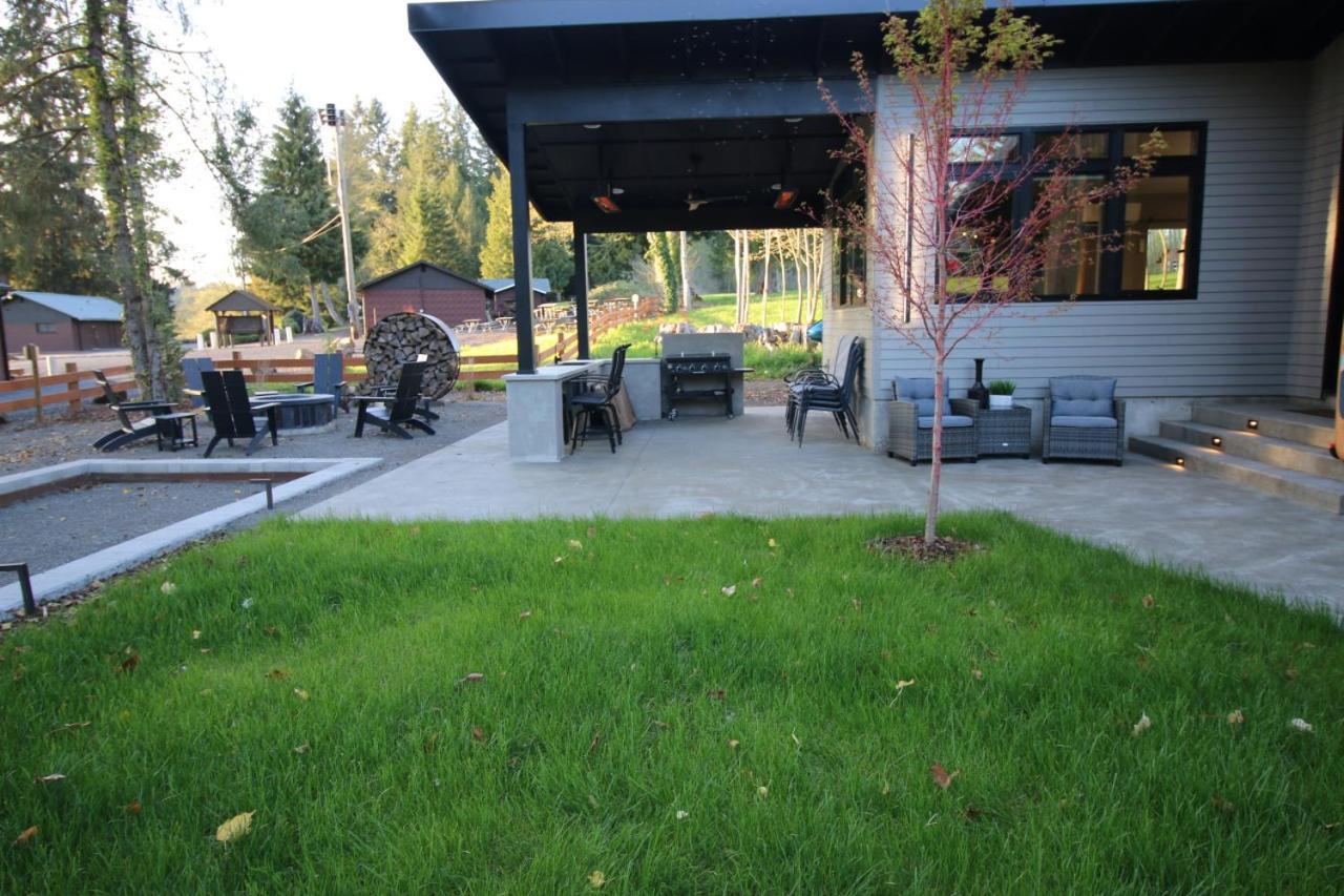 Luxe Lake Cabin Hot Tub Grill Firepit Ev Charger Onalaska Exterior foto