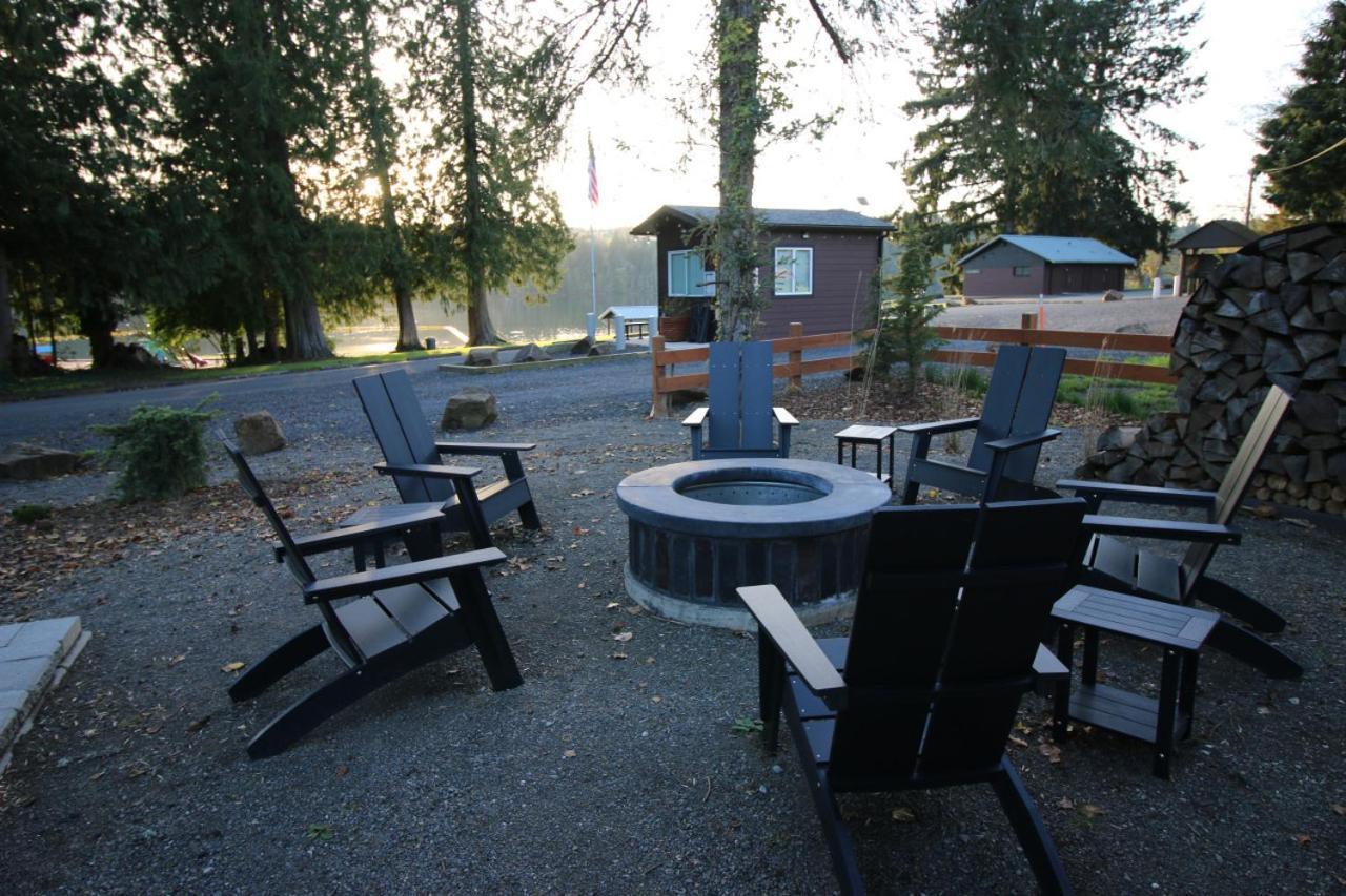 Luxe Lake Cabin Hot Tub Grill Firepit Ev Charger Onalaska Exterior foto